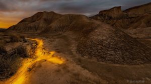 Lightpainting simulando un rio de lava en las Bardenas Reales
