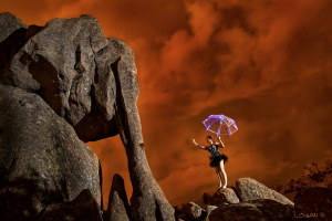 Elefantito de piedra en la sierra de madrid junto con bailarina